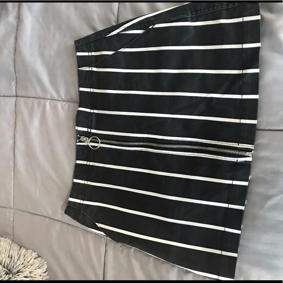 Striped Volcom Zip up Skirt - Picture 2 of 2